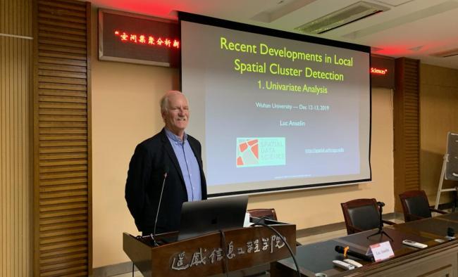 LUC ANSELIN CONDUCTS WORKSHOP ON SPATIAL CLUSTERS AT WUHAN UNIVERSITY